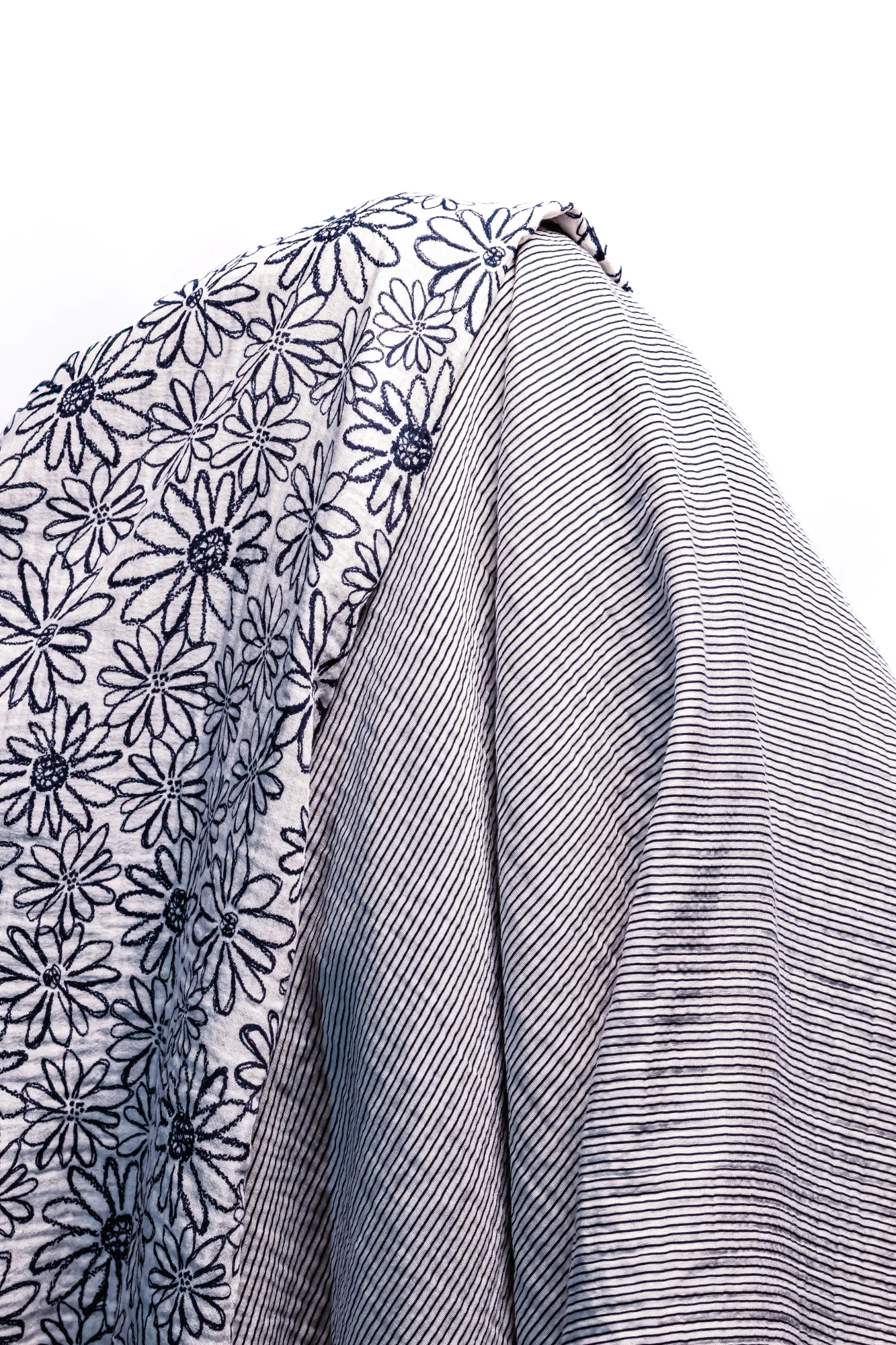 Premium Cotton BLANKET-Blooming Blue Flowers 4