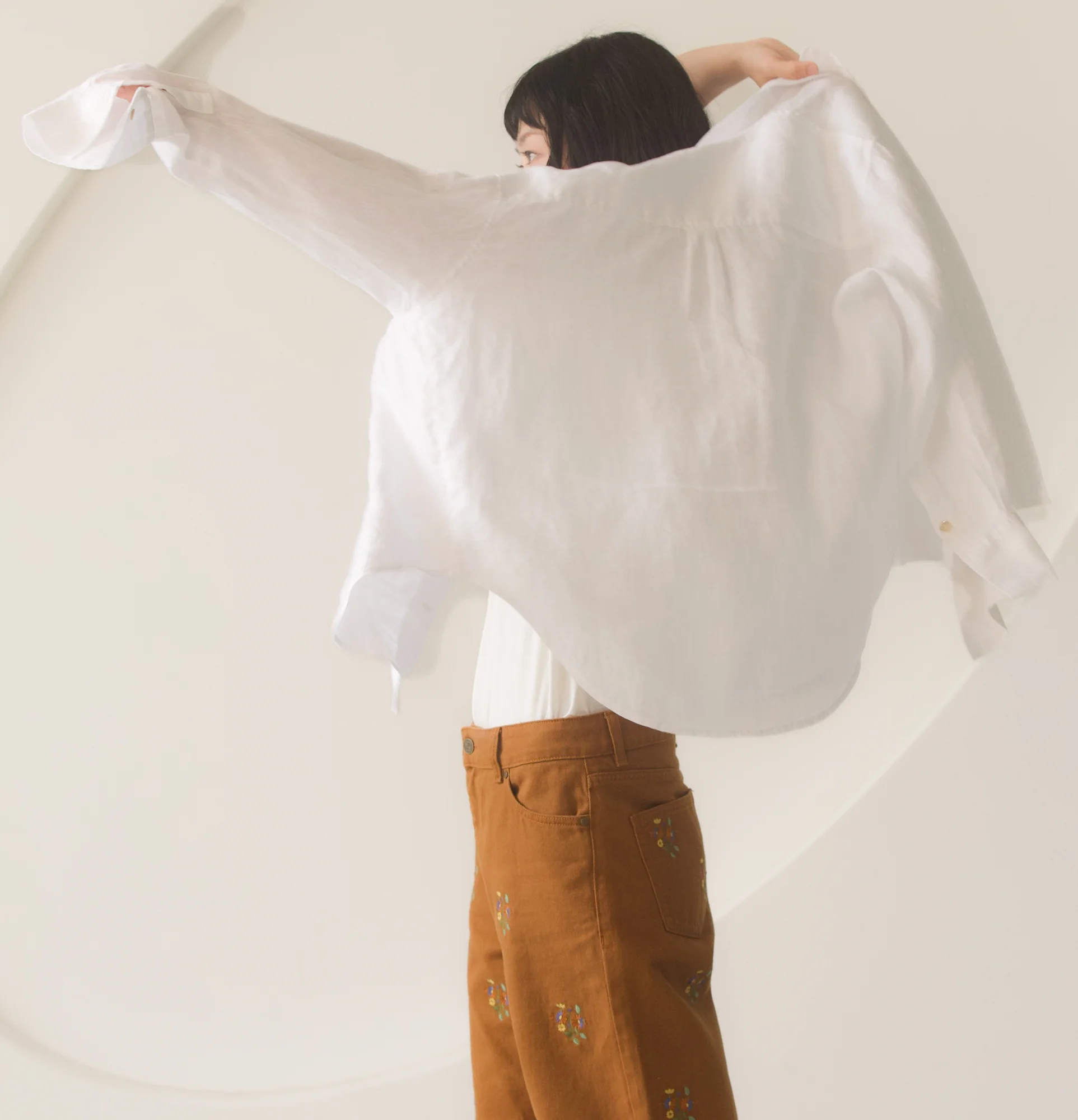 The Timeless Linen shirts-L'ESSENTIAL 4